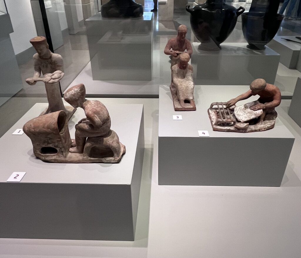 紀元前の生活の様子が窺える像