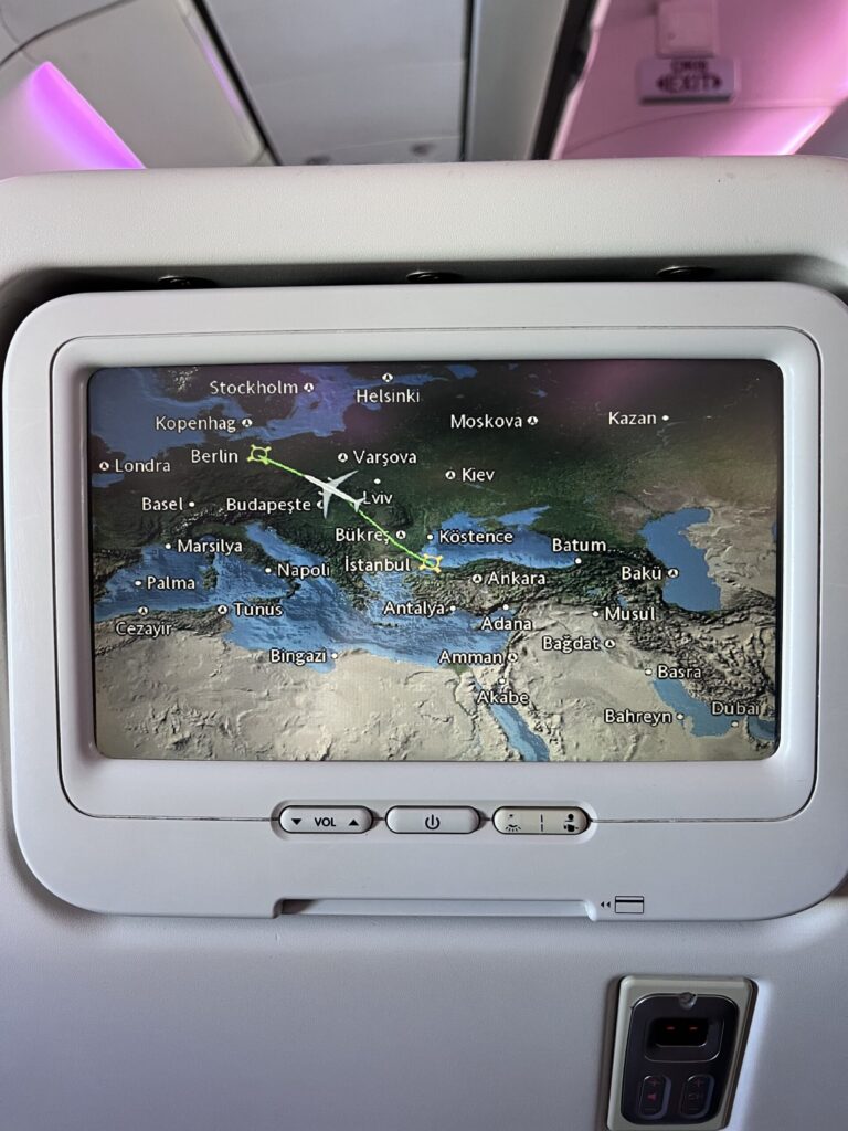 飛行機のモニターの画像