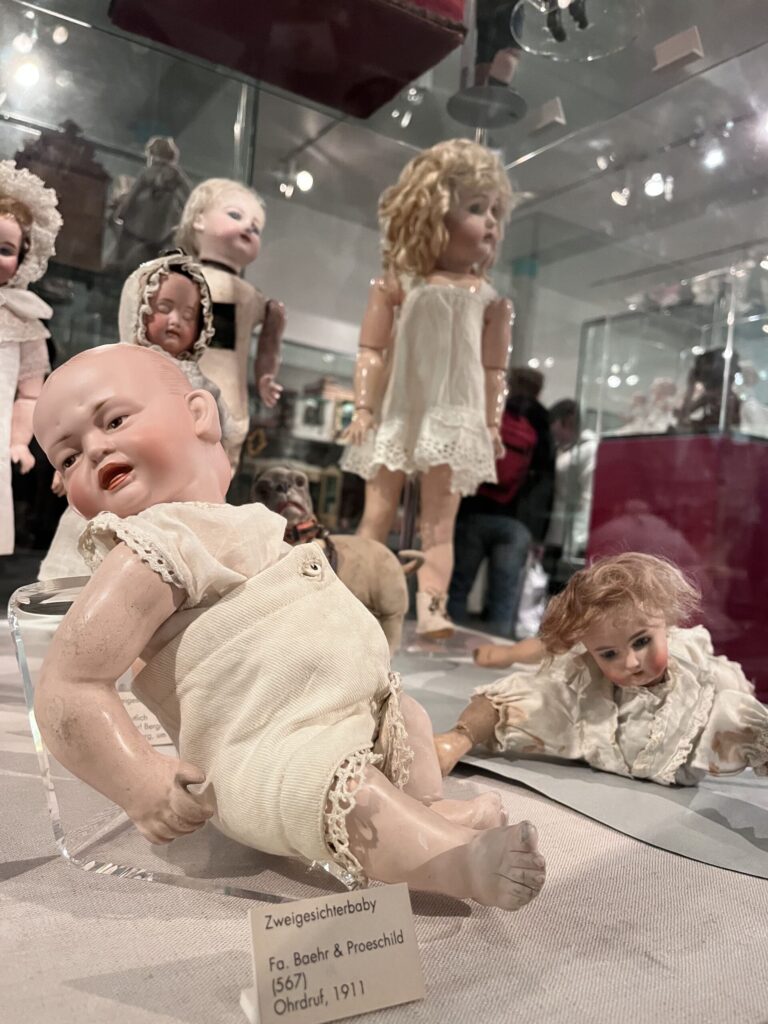 おもちゃ博物館の展示、人形