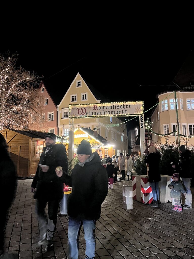 クリスマスマーケットの入り口の画像