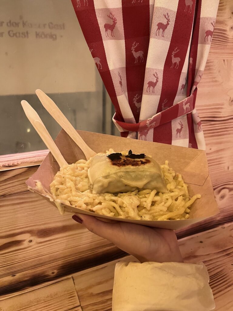 KäsespätzleとMaultashceという料理の画像