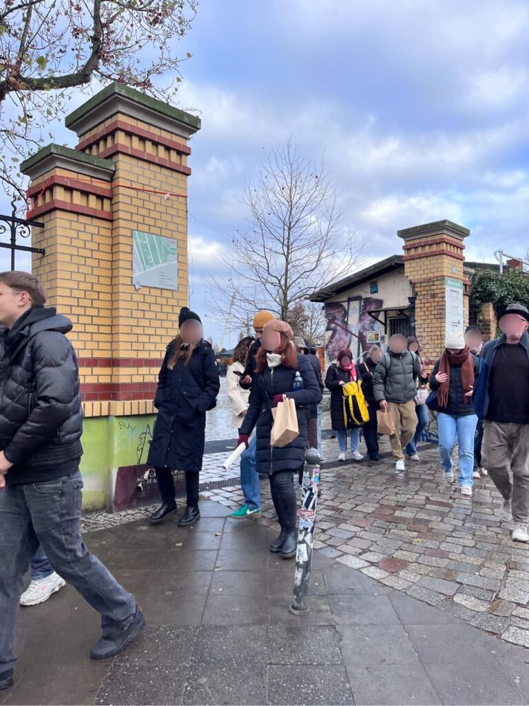 フリーマーケットの入り口