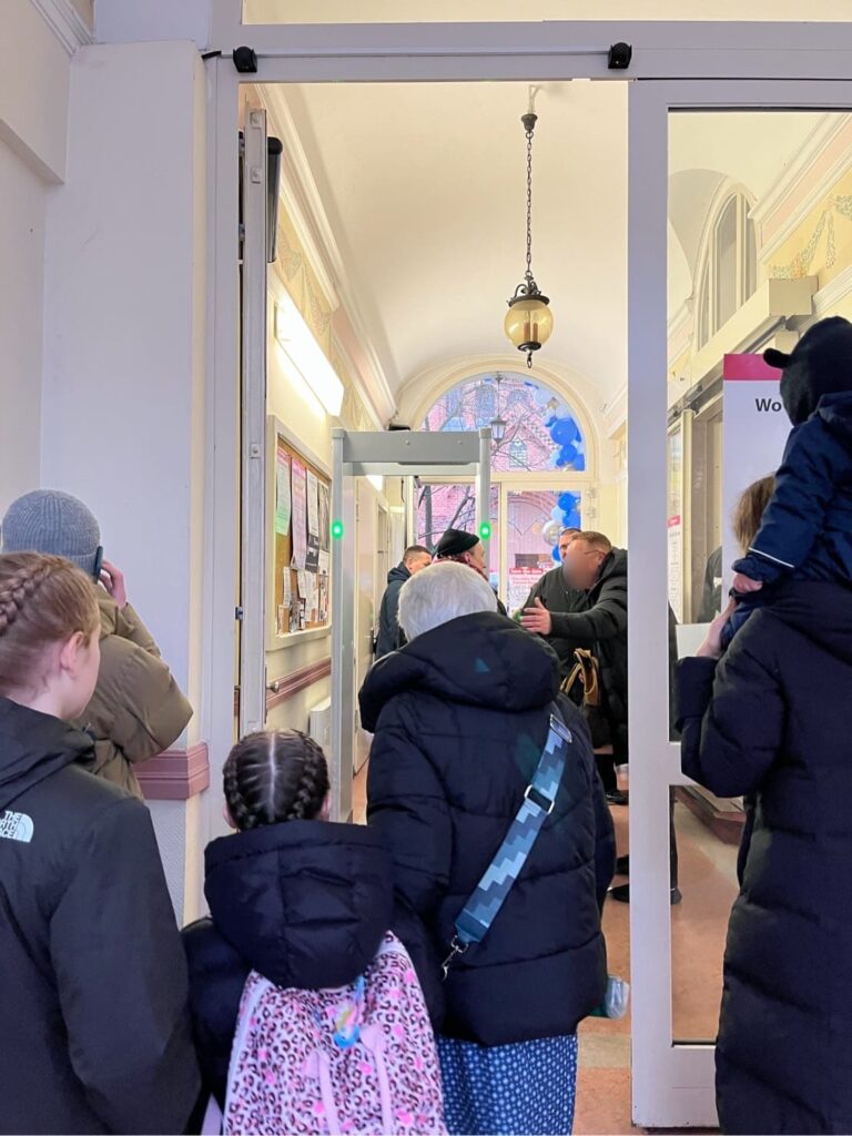 シナゴーグの入り口の様子