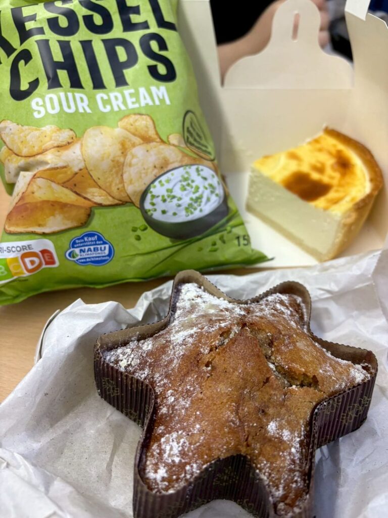 ポテチやケーキの画像