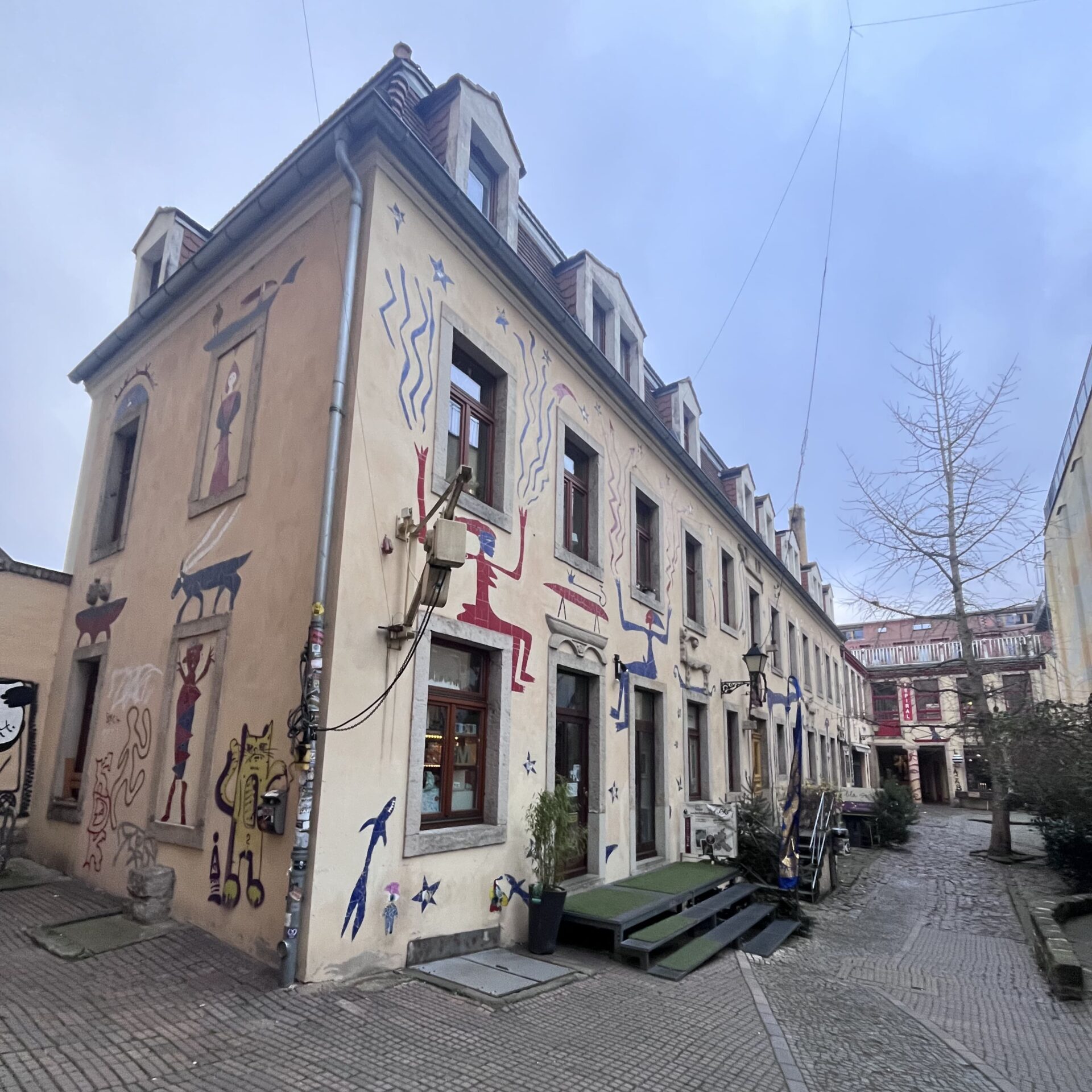 アートが描かれた建物