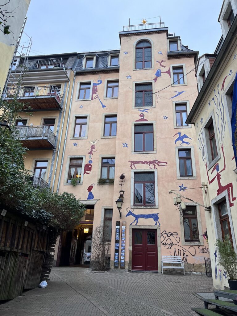 アートが描かれた建物