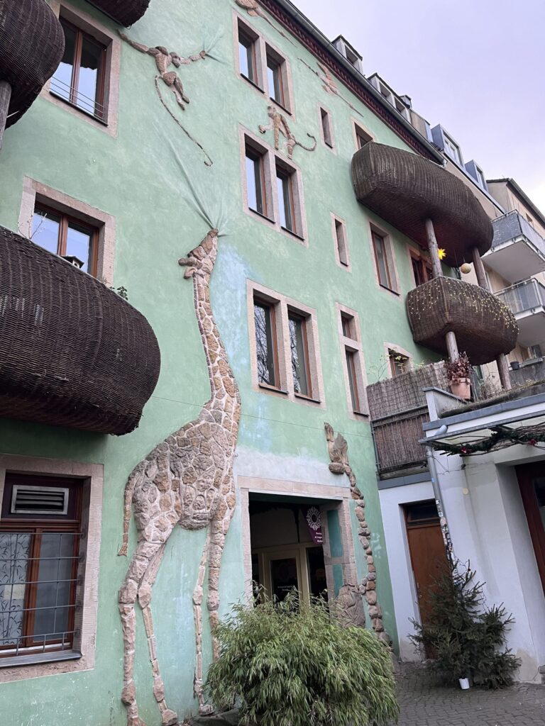 アートが描かれた建物