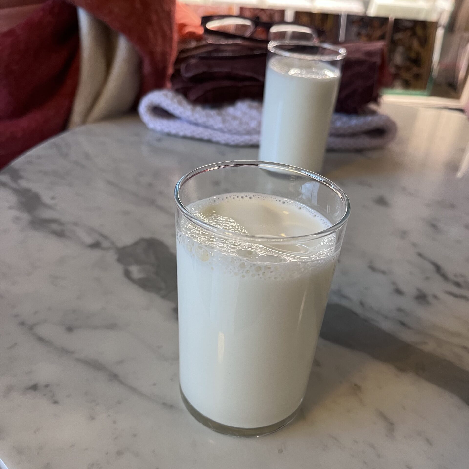 コップに入った牛乳
