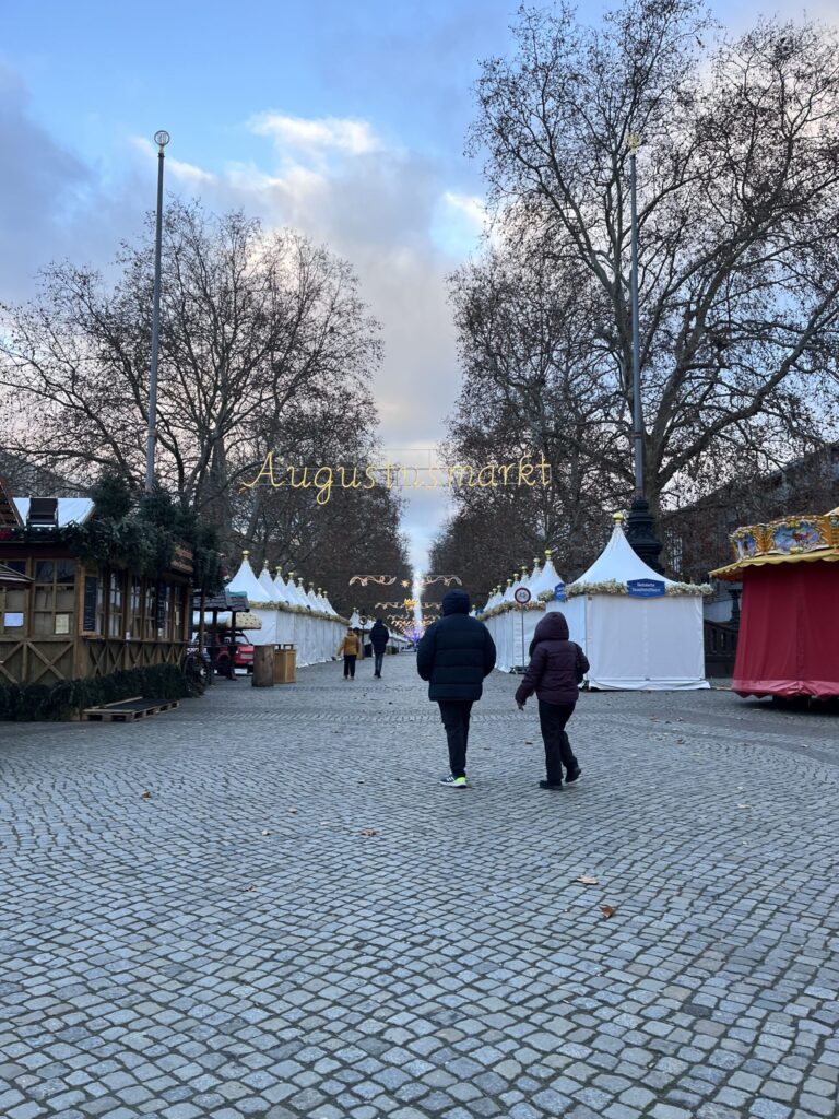 閉店後のクリスマスマーケット