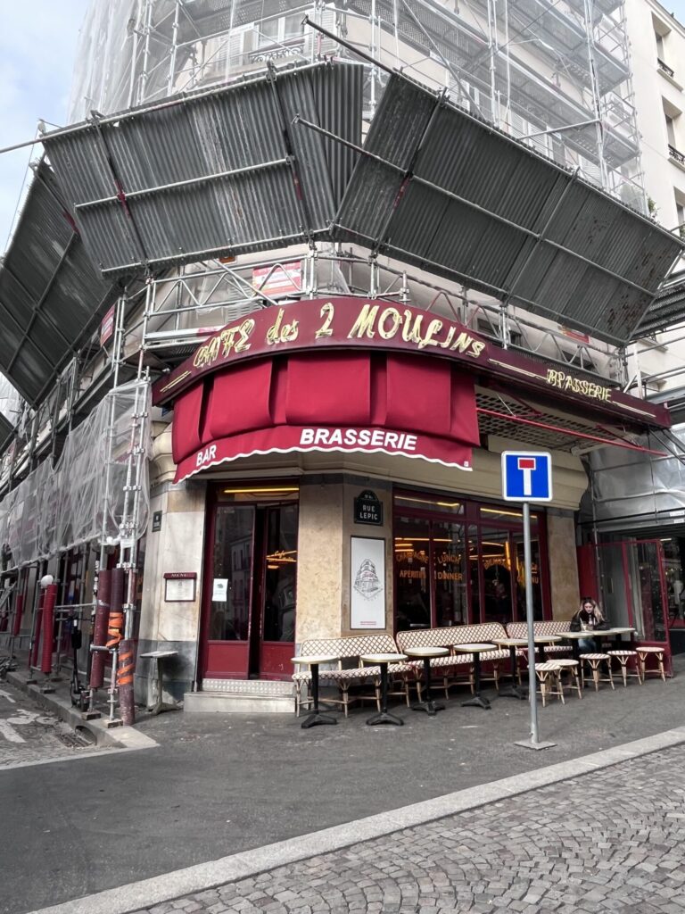 モンマルトルのアメリが働いていたカフェの外観