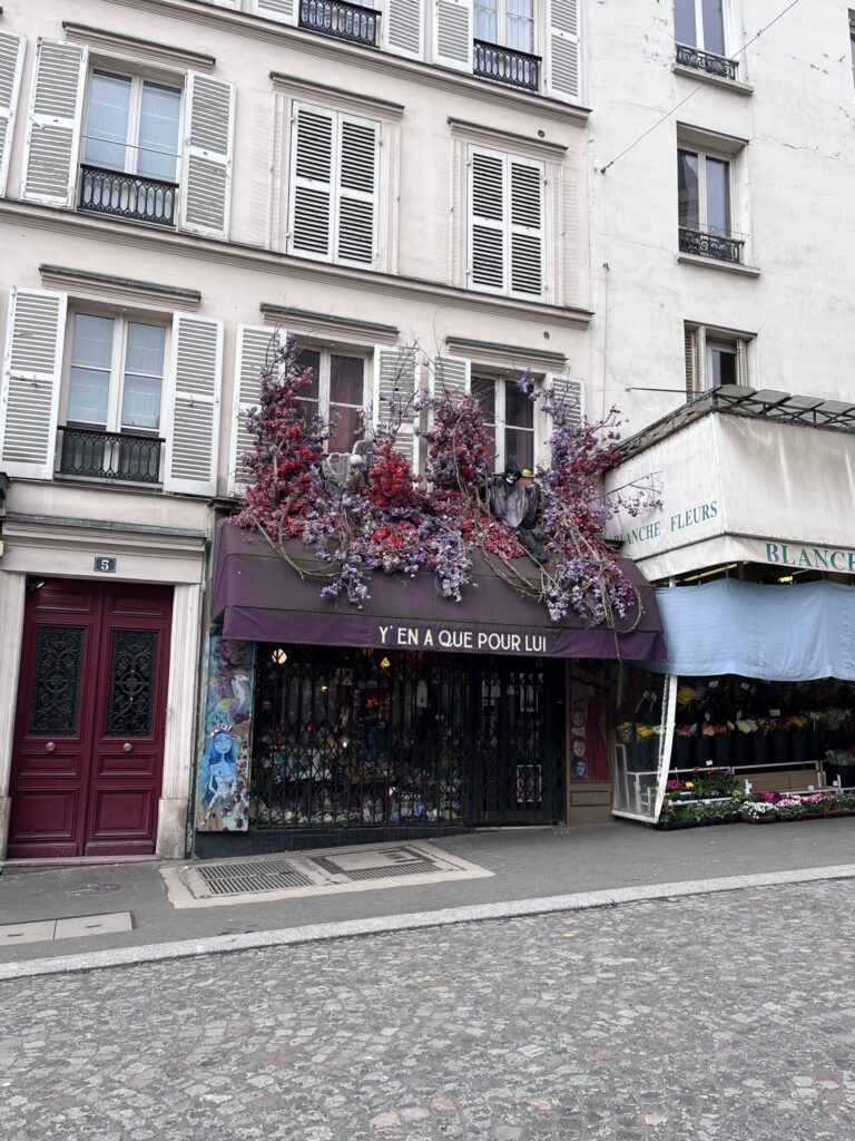 モンマルトルのお店の装飾