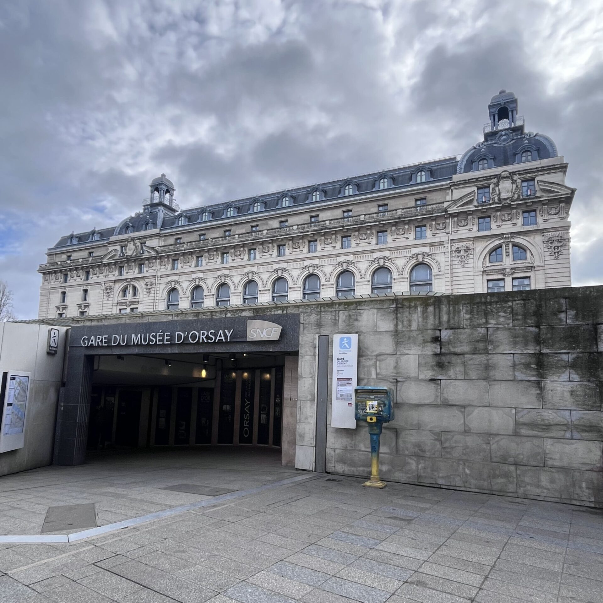 オルセー美術館の外観