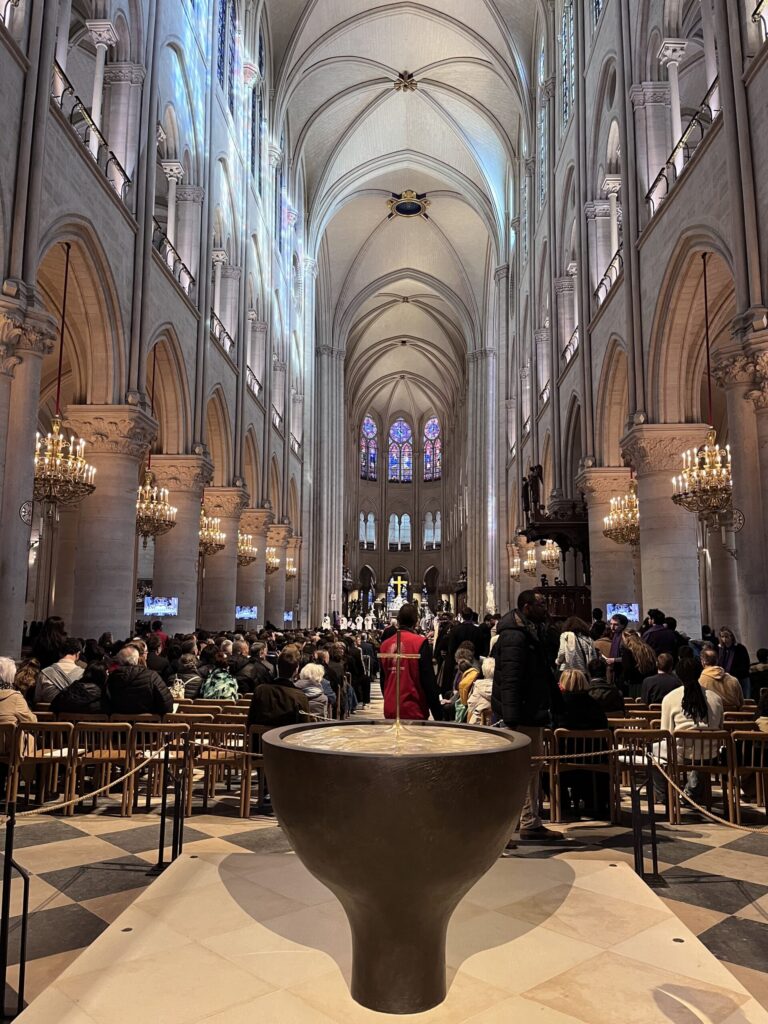 ノートルダム大聖堂の内観