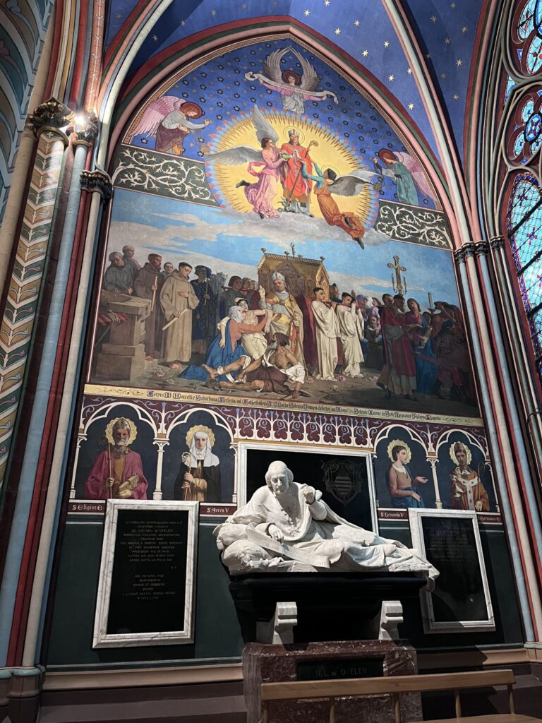 ノートルダム大聖堂内にある宗教画
