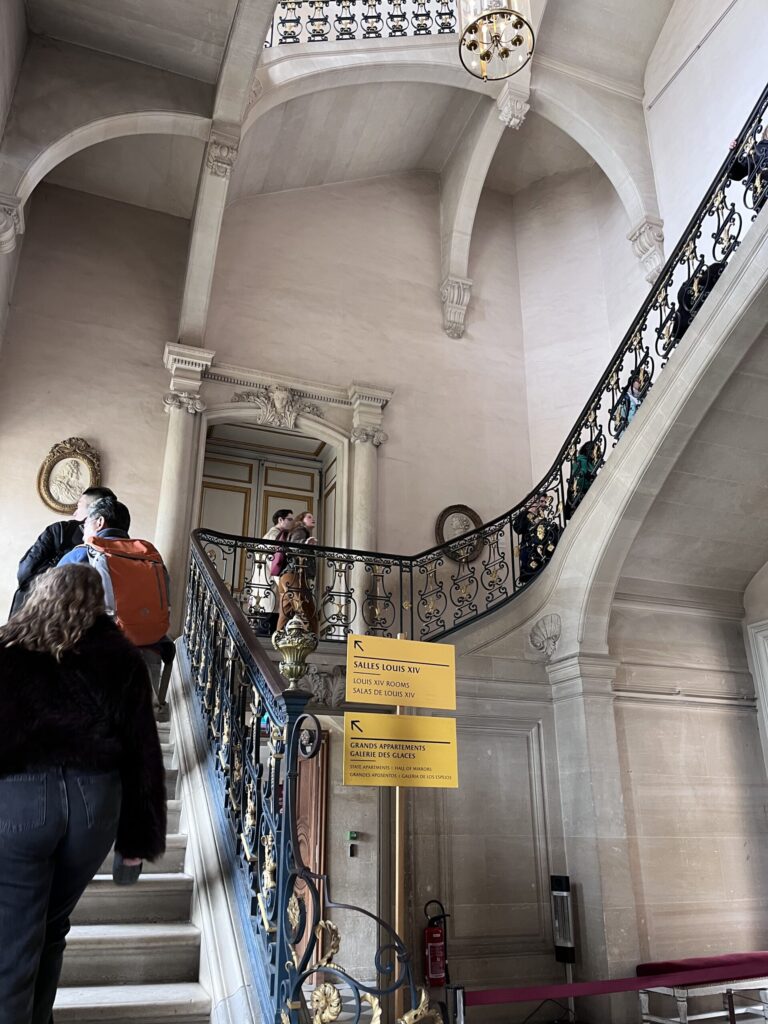 ヴェルサイユ宮殿内の階段