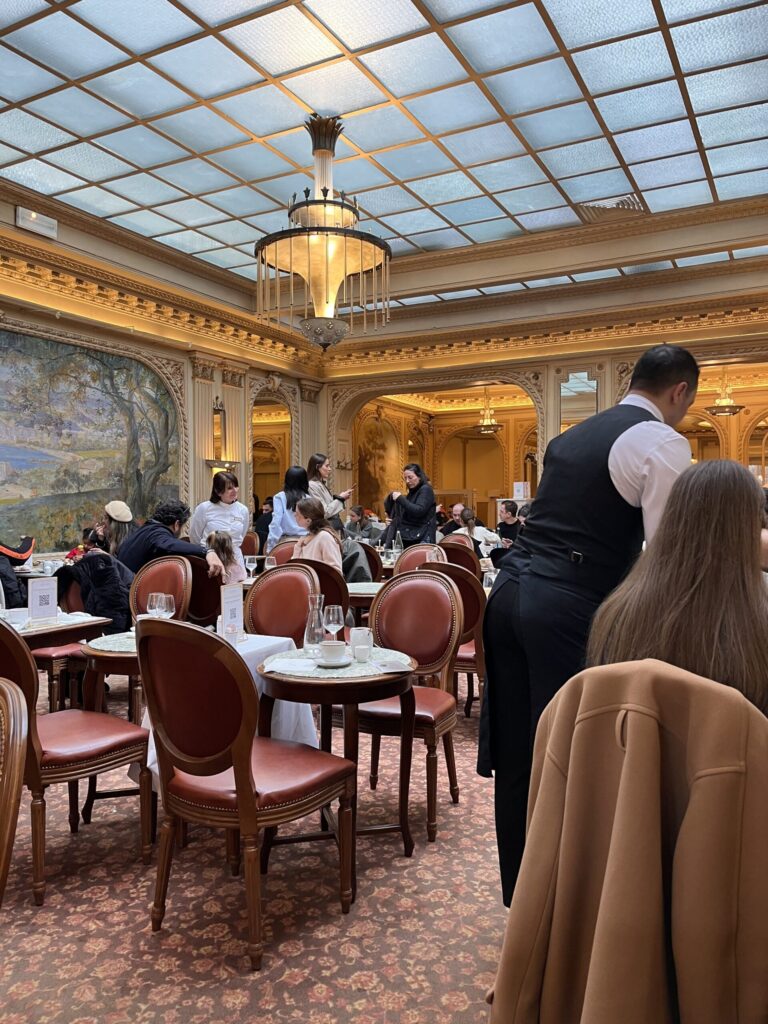 カフェANGELINAの内観