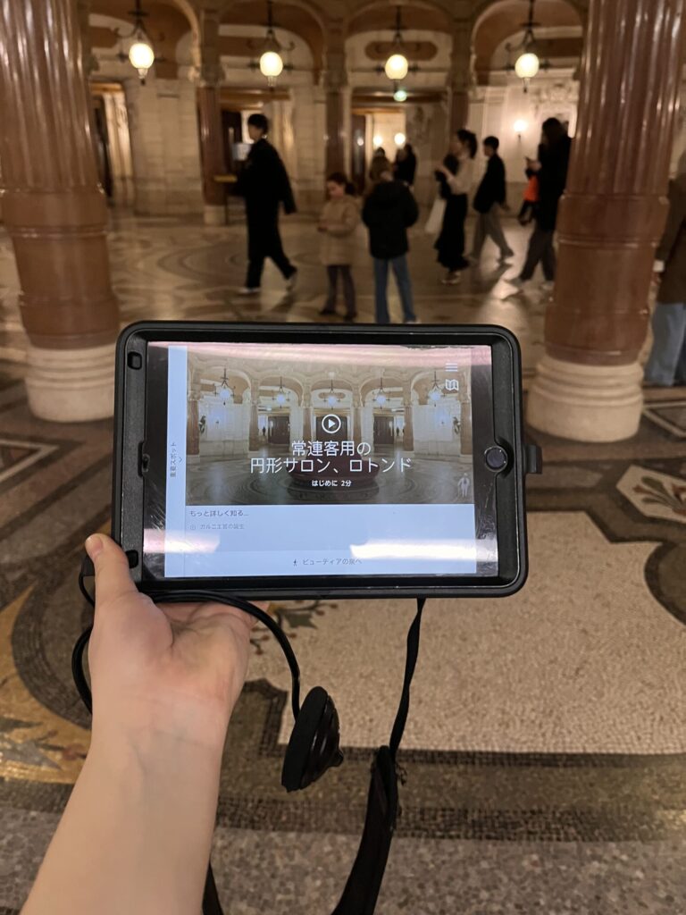 オペラガルニエのオーディオガイドのタブレット