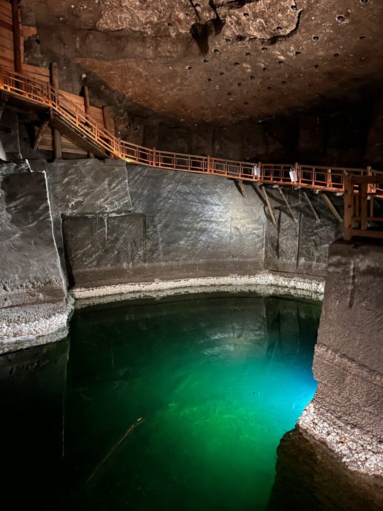 ヴィエリチカ岩塩坑の湖