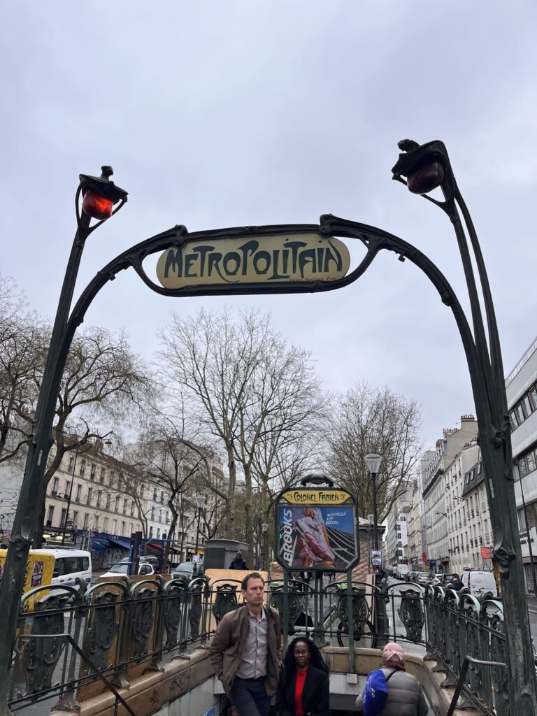 地下鉄の入り口