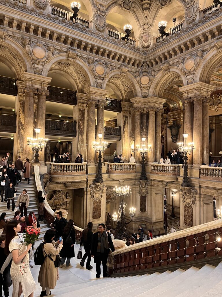 オペラガルニエの内観