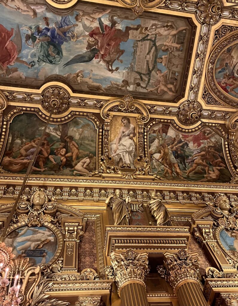 オペラガルニエの玄関ホールの天井画