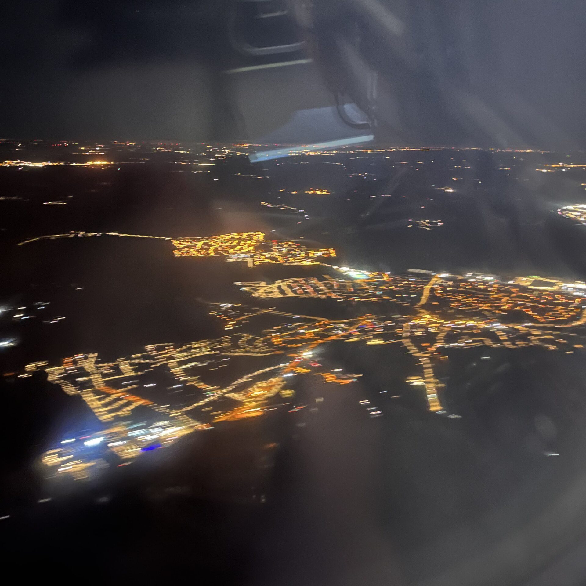 飛行機から撮影したパリの夜景