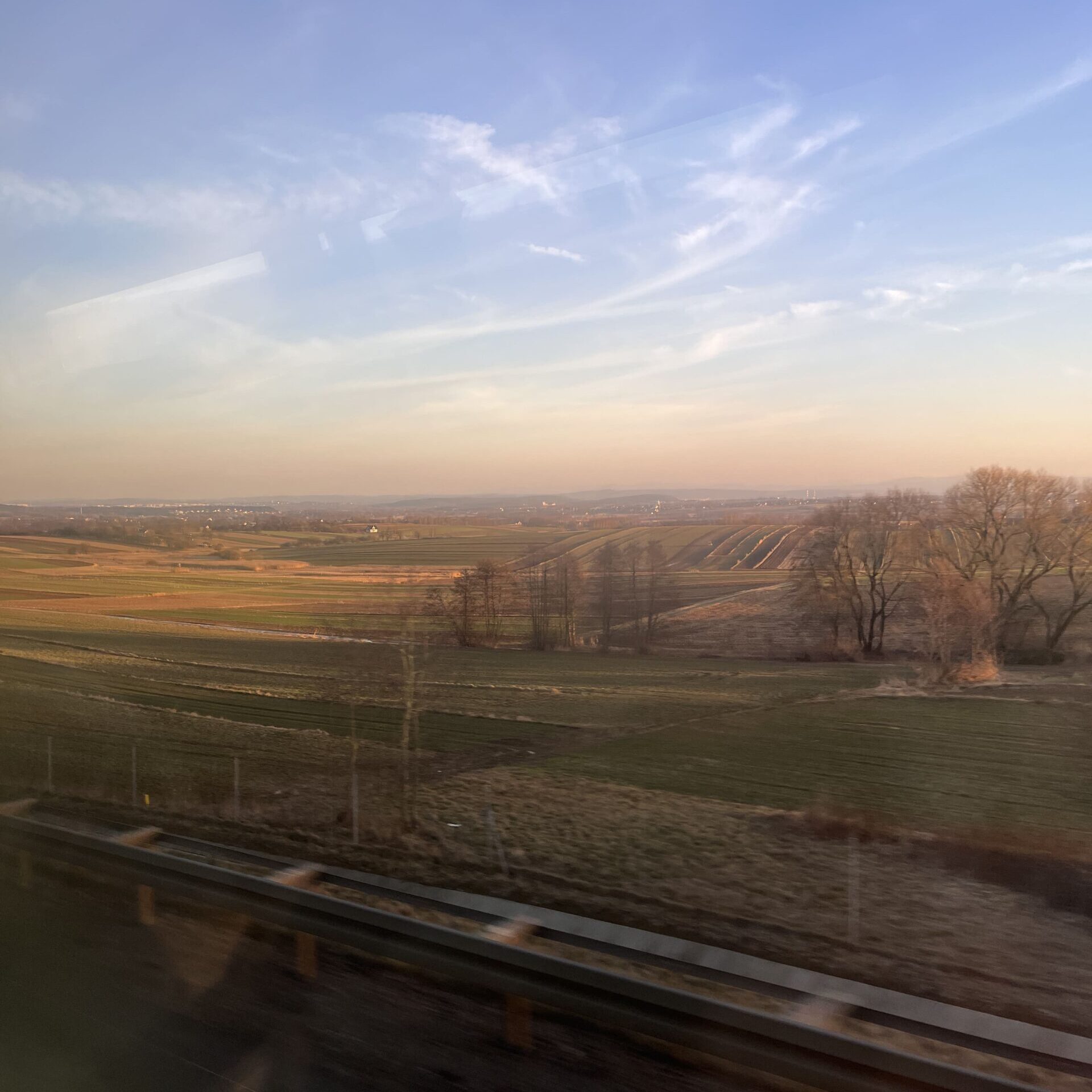 バスの車窓から写したポーランドの自然