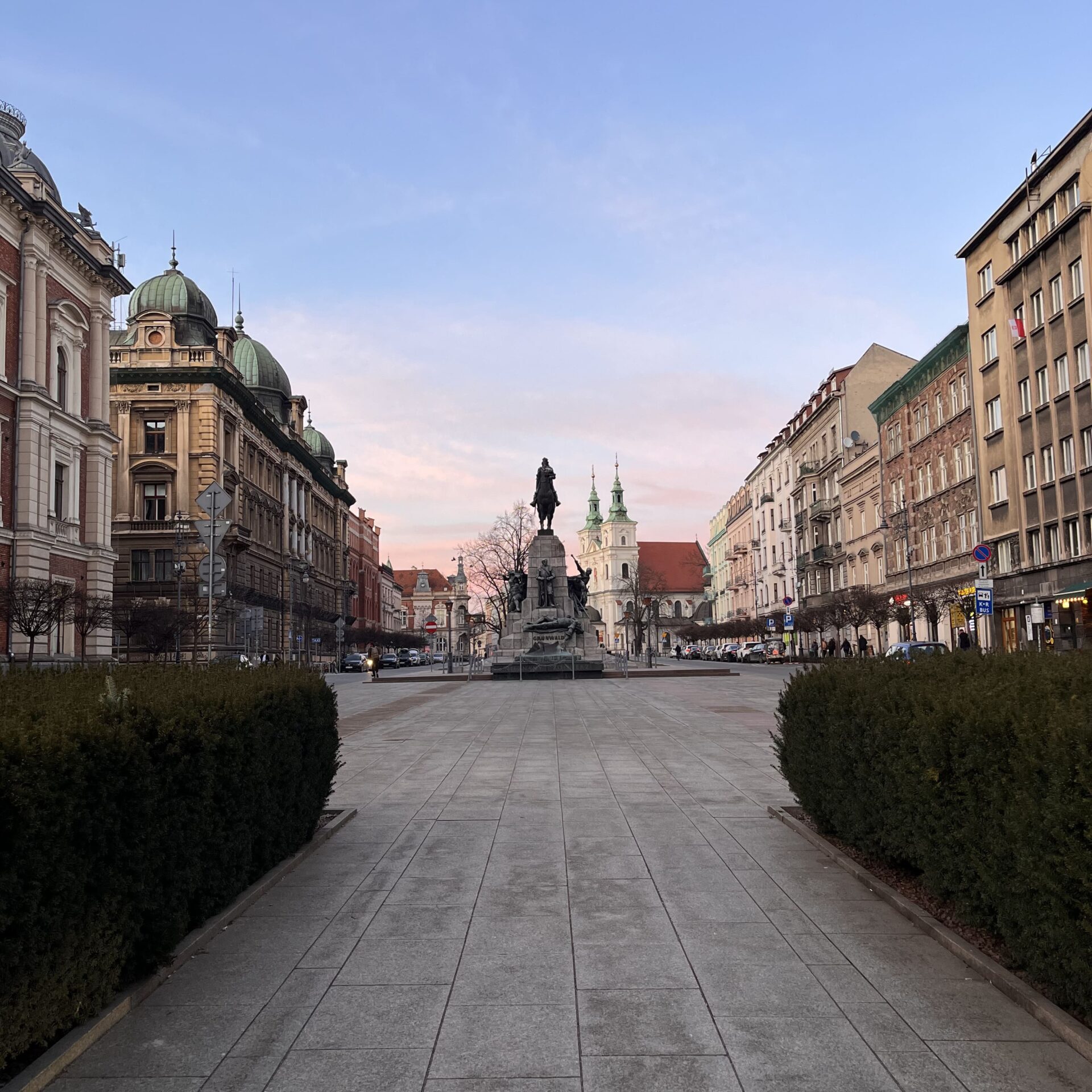 夕焼けの時間帯のクラクフの景色